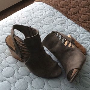 Sexy open toe booties!